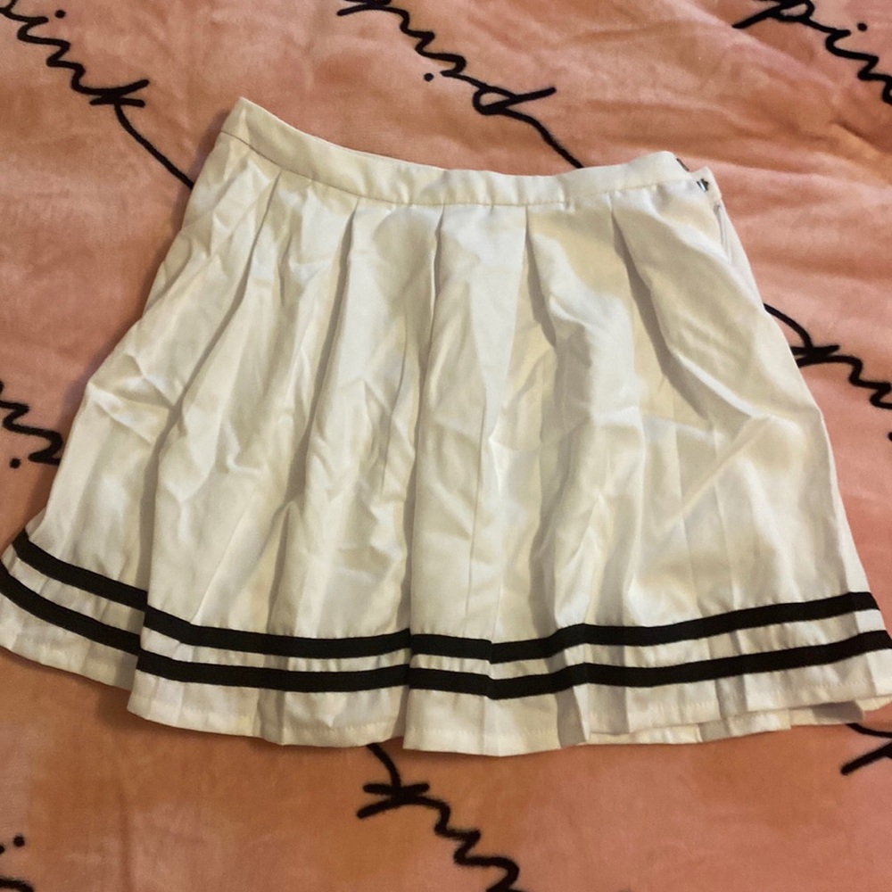 White & black stripes hot topic skirt! 🤍🖤